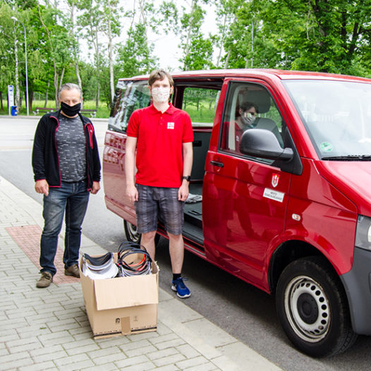 Městu České Budějovice jsme předali 300 ochranných štítů